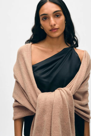 White + Warren - Cashmere Travel Wrap (true camel)