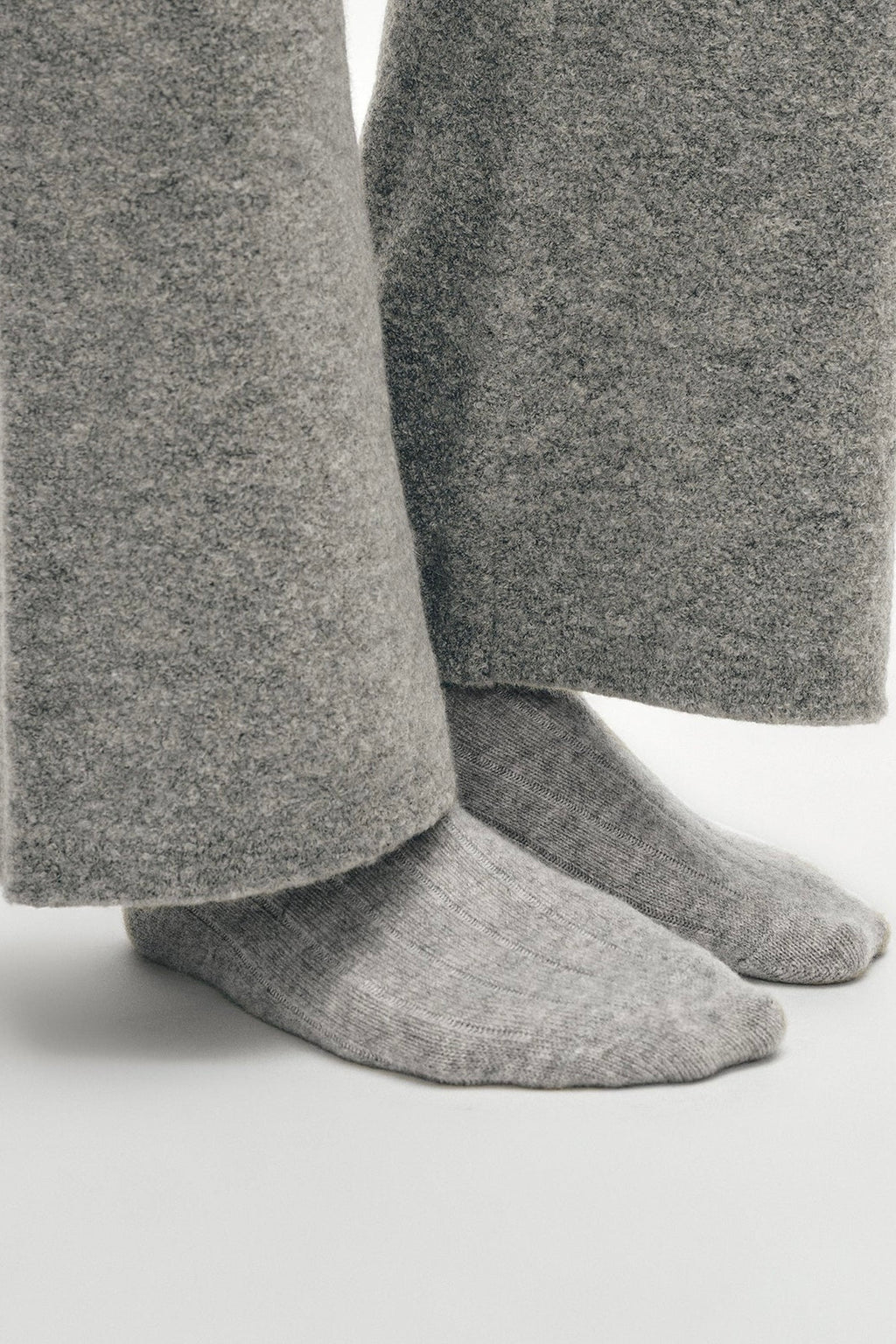 White + Warren - Cashmere Ribbed Socks