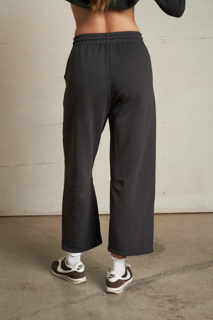 Perfect White Tee - Fallon Fleece Pants (vintage black)