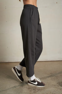 Perfect White Tee - Fallon Fleece Pants (vintage black)