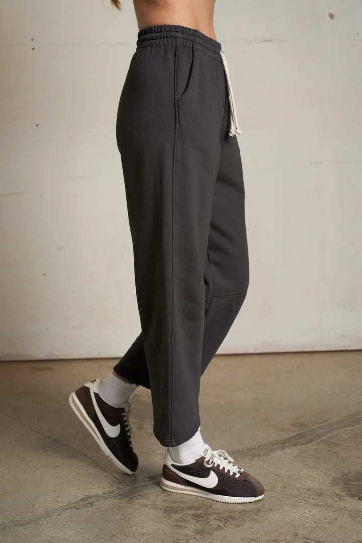 Perfect White Tee - Fallon Fleece Pants (vintage black)